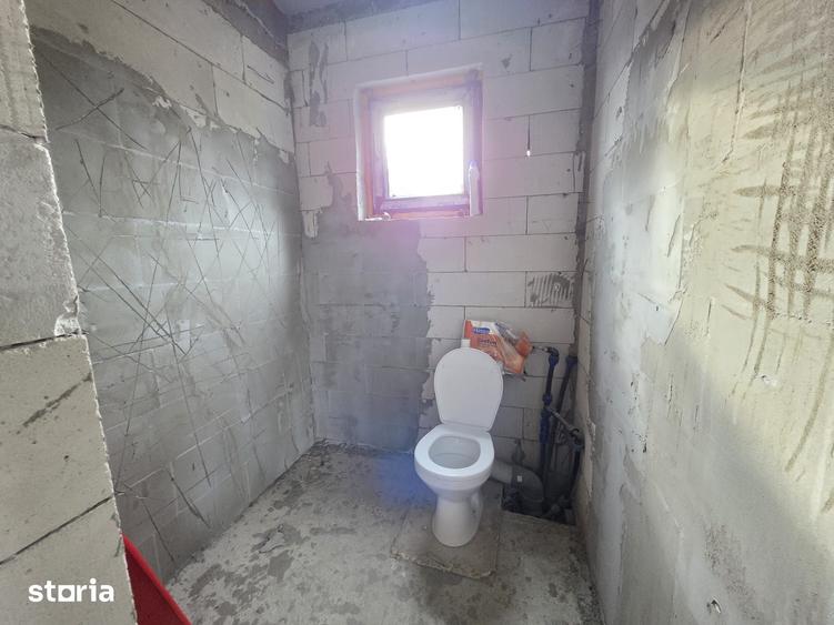 Casă cu 4 camere cu Teren 1300 Mp în Răzvad