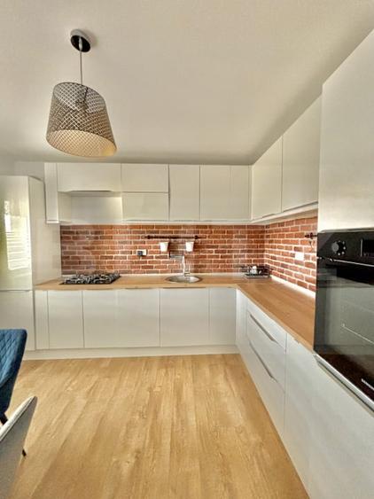 Duplex cu 5 camere cu Canalizare în Dumbrăvița