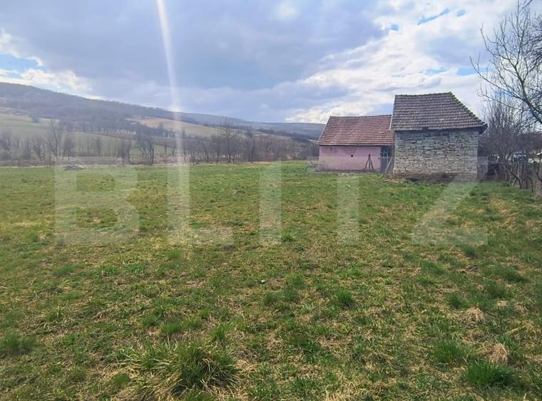 Teren Construcții intravilan de 5700 mp, în Vest