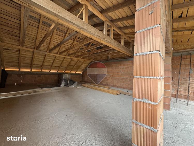 Casă cu 6 camere cu Teren 599 Mp în Vitrometan