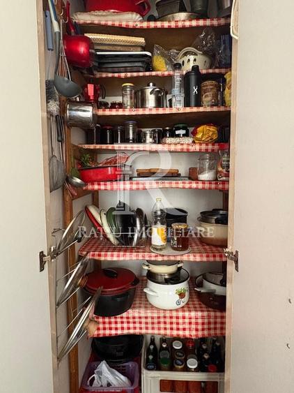 Apartament cu 4 camere decomandat, mobilat în Dacia