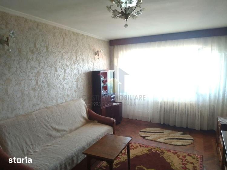 Apartament cu 3 camere decomandat în Călărași