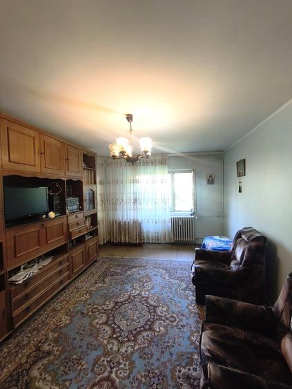 Apartament cu 3 camere decomandat în Rahova