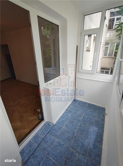 Apartament cu 3 camere semidecomandat în Alexandru cel Bun
