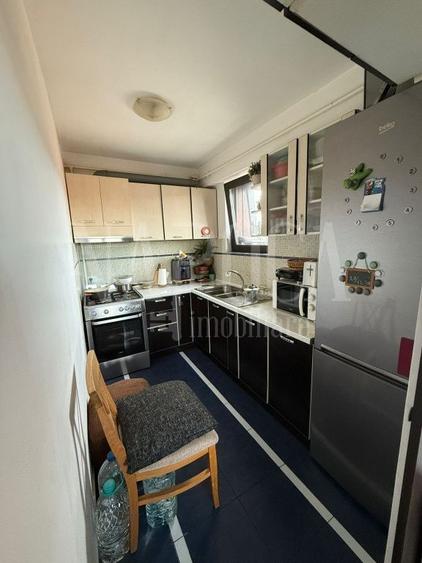 Apartament cu 4 camere semidecomandat în Florești