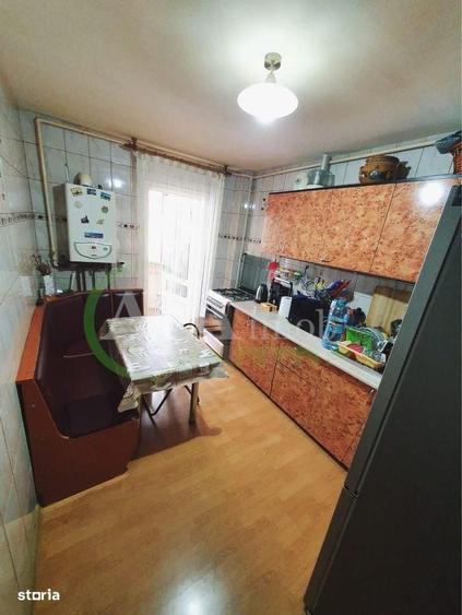Apartament cu 3 camere decomandat în Milcov