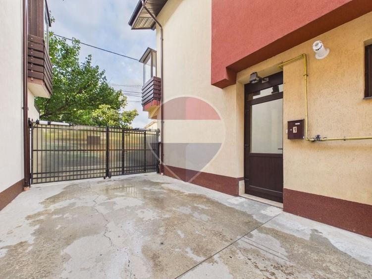 Duplex cu 4 camere cu Teren 108 Mp în Central