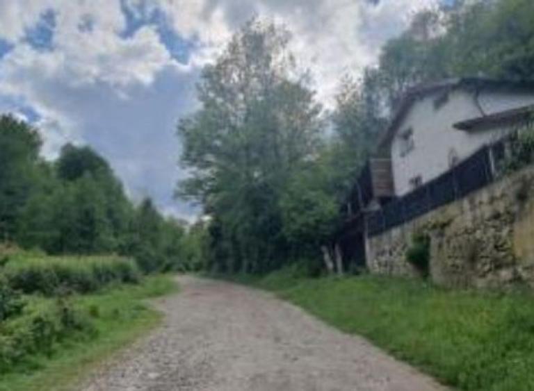 Casă cu 1 camere cu Teren 290 Mp în Petros
