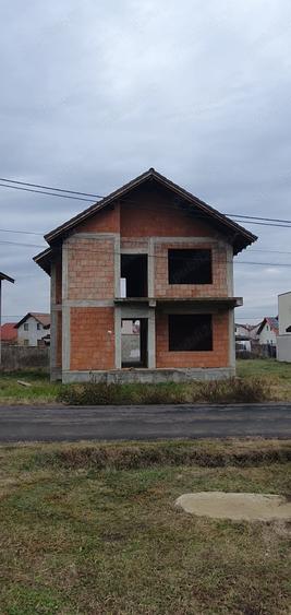Casă cu 5 camere în Săcălaz