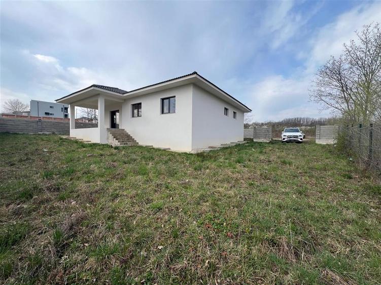 Casă individuală cu 4 camere cu Teren 616 Mp în Paleu