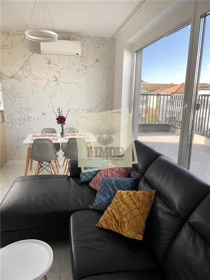 Penthouse cu 3 camere semidecomandat, mobilat în Industrial Est