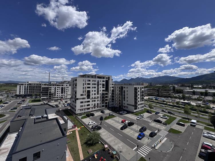 Apartament cu 2 camere decomandat, mobilat în Tractorul
