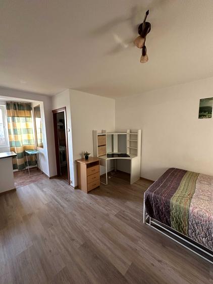 Garsonieră decomandată în Costin Georgian
