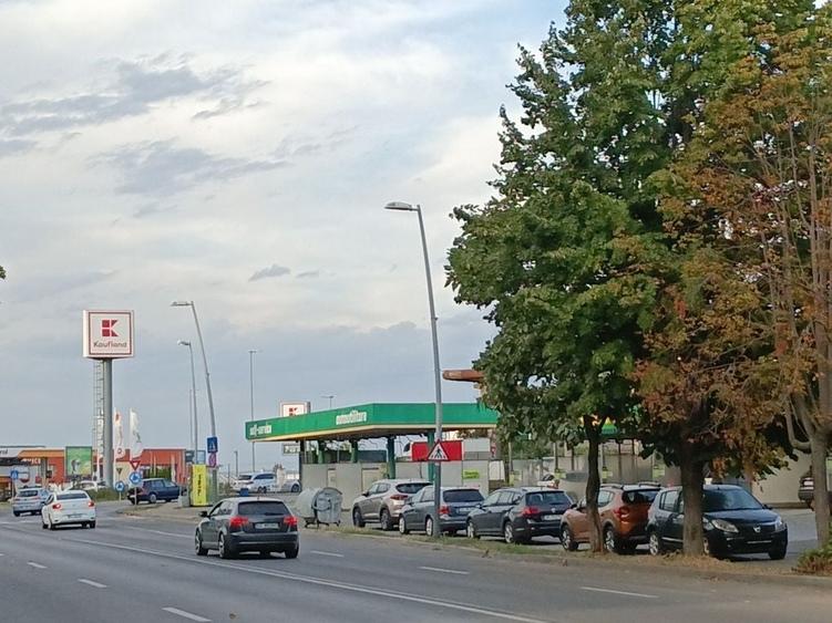 Apartament cu 2 camere decomandat în Milcov