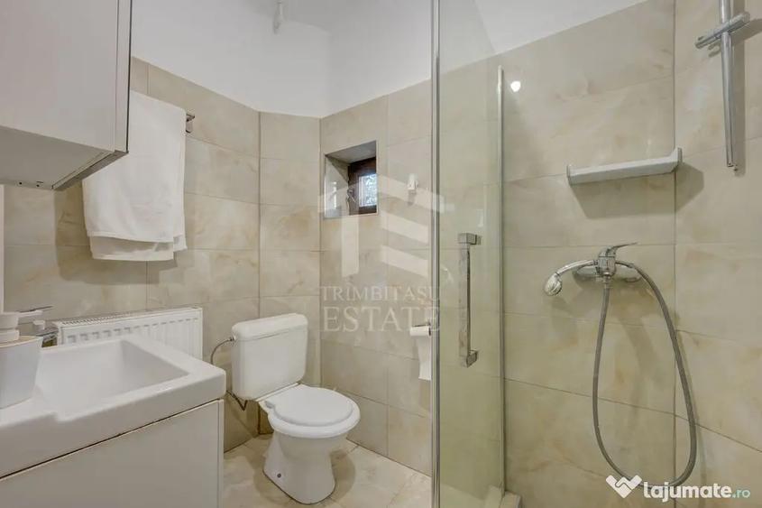 Casă cu 7 camere cu Teren 185 Mp în Central