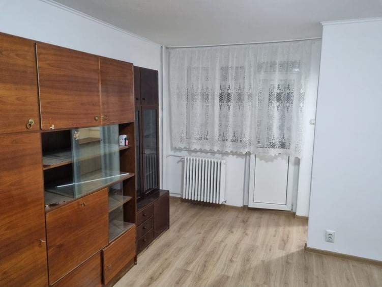 Garsonieră decomandată în Exterior Vest