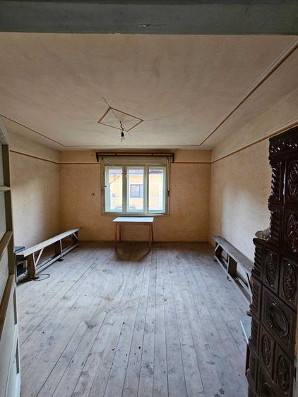 Casă cu 4 camere decomandat în Buntești