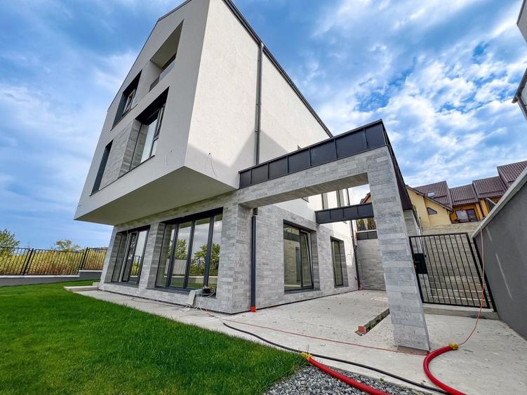 Casă individuală cu 6 camere cu Canalizare în Becaș