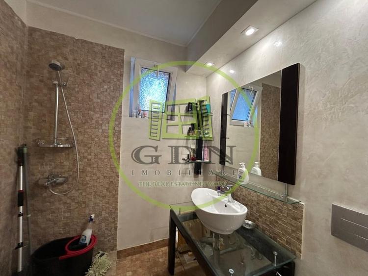 Casă individuală cu 5 camere cu Canalizare în Central
