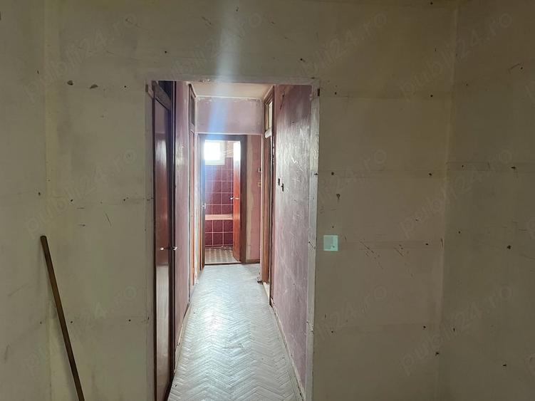 Apartament cu 3 camere decomandat în Complex Studențesc