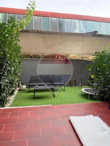 Apartament cu 2 camere semidecomandat, mobilat în Jiului