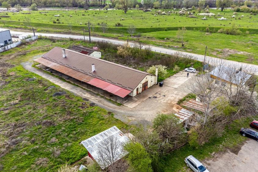 Spațiu industrial, de 823 mp, în Periferie