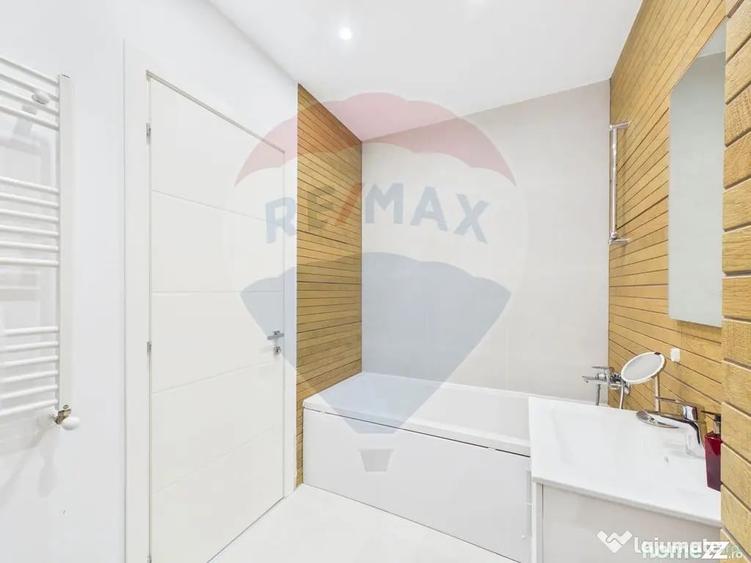 Apartament cu 3 camere decomandat în Fizicienilor