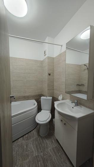 Garsonieră decomandată în Roșu