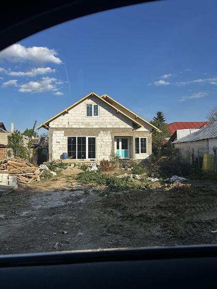 Casă cu 4 camere în Exterior Vest