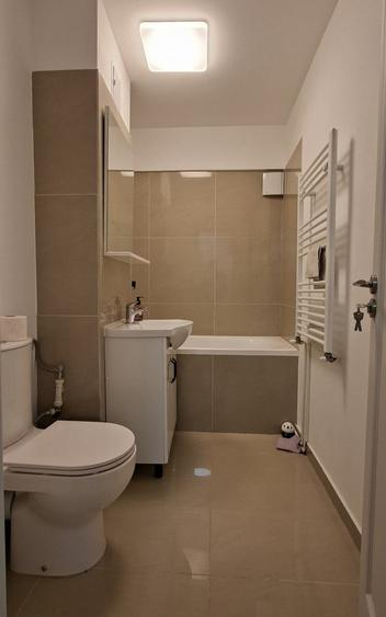 Apartament cu 3 camere semidecomandat în Drumul Taberei