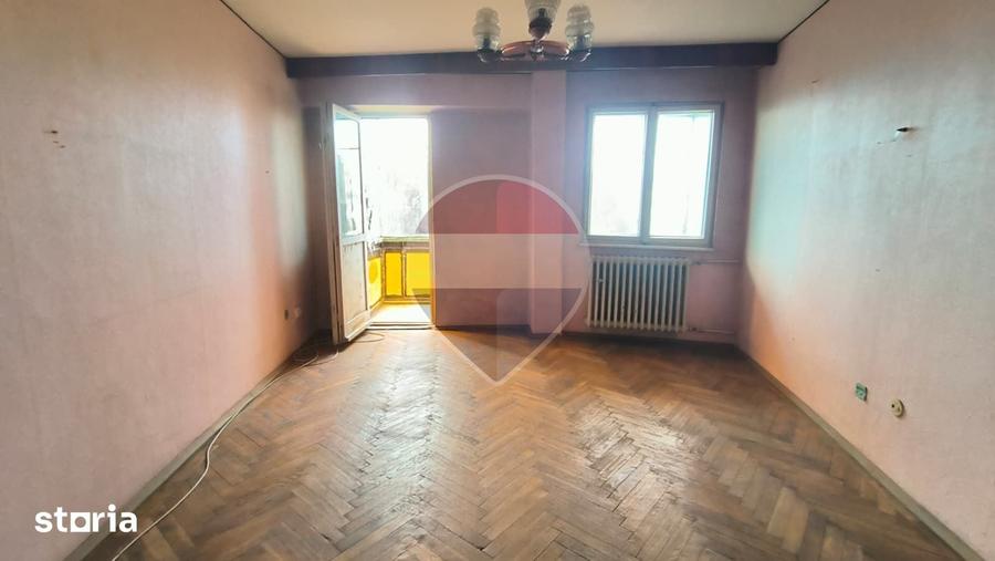 Apartament cu 3 camere decomandat în Micro 13