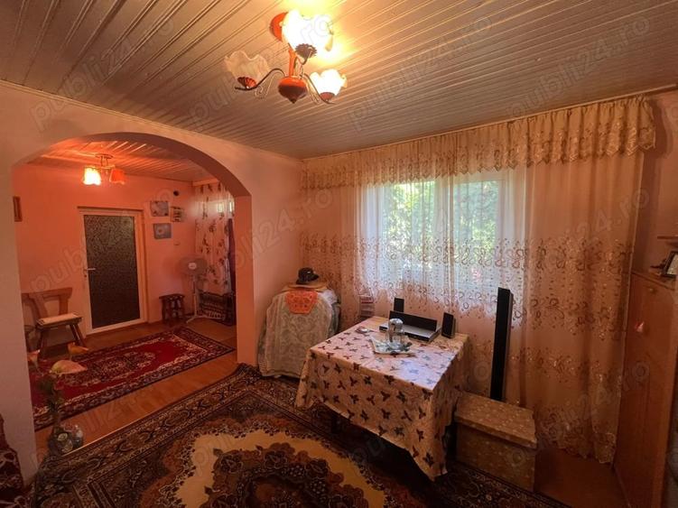 Casă cu 4 camere cu Teren 1748 Mp în Cosmești