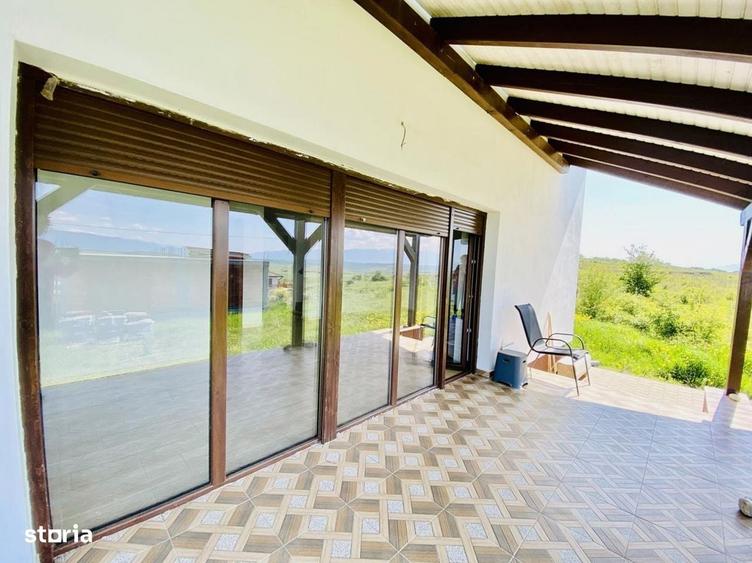 Casă cu 4 camere cu Teren 372 Mp în Roșia