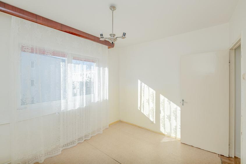 Apartament cu 3 camere semidecomandat, mobilat în Tomis III