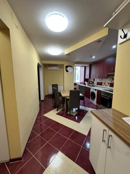 Apartament cu 4 camere decomandat în Central