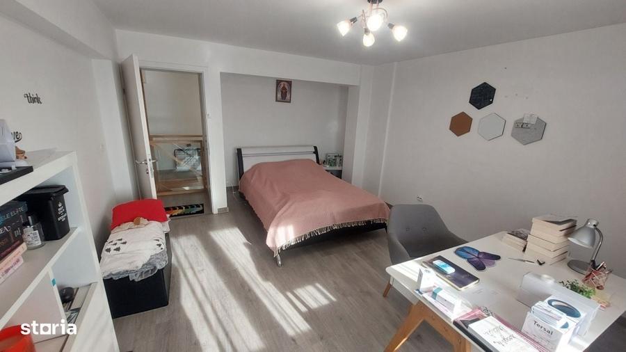 Apartament cu 4 camere, mobilat în Central
