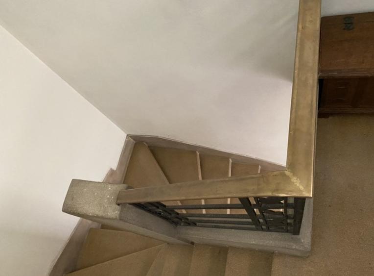 Casă individuală cu 15 camere cu Canalizare în Universitate