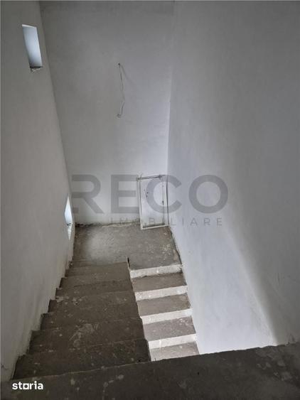 Casă cu 7 camere cu Teren 598 Mp în Sântandrei