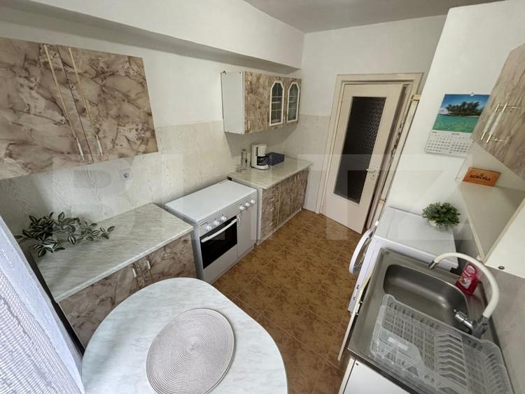 Apartament cu 3 camere decomandat, mobilat în Dacia