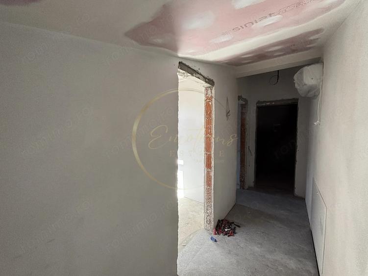 Apartament cu 4 camere decomandat în Giroc