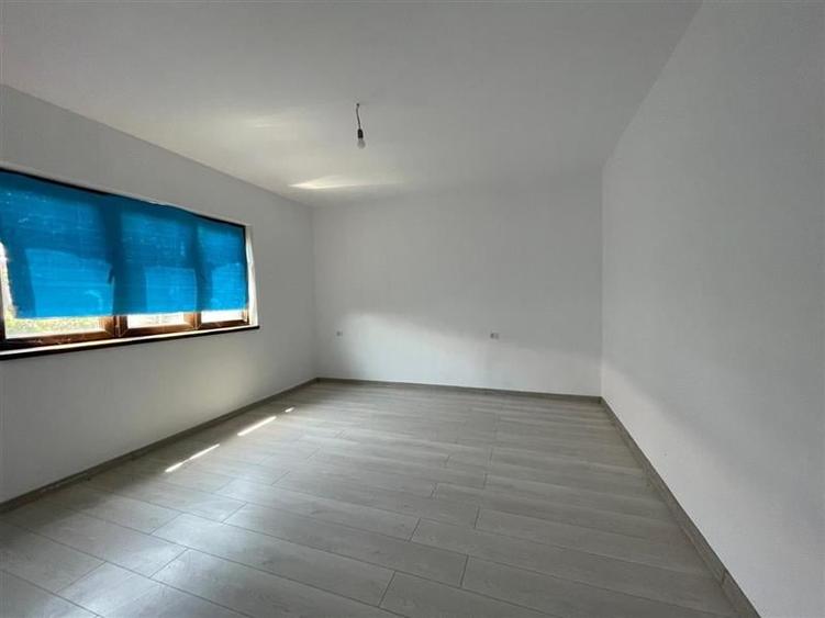 Casă individuală cu 4 camere cu Teren 2029 Mp în Cataloi
