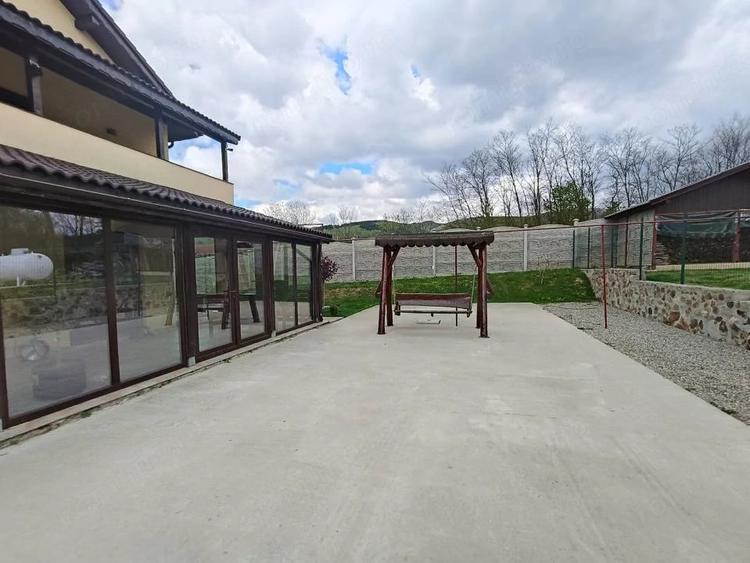 Casă cu Teren 2775 Mp în Crasna