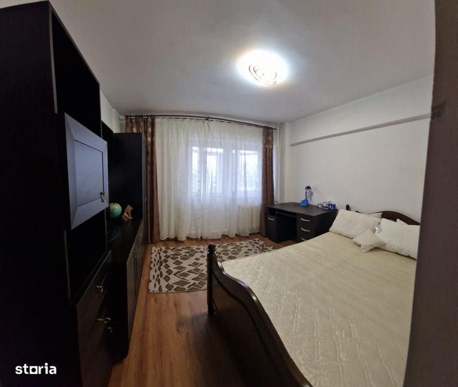 Apartament cu 4 camere decomandat în Central