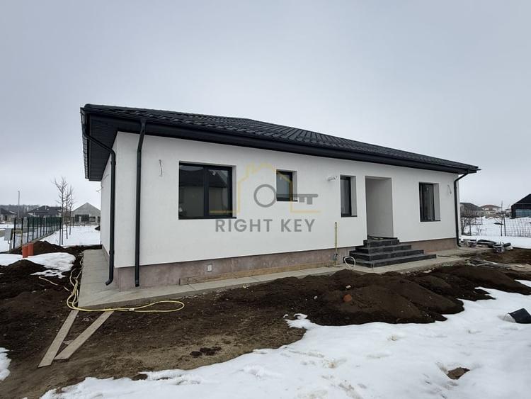 Casă individuală cu 4 camere cu Canalizare în Gulia