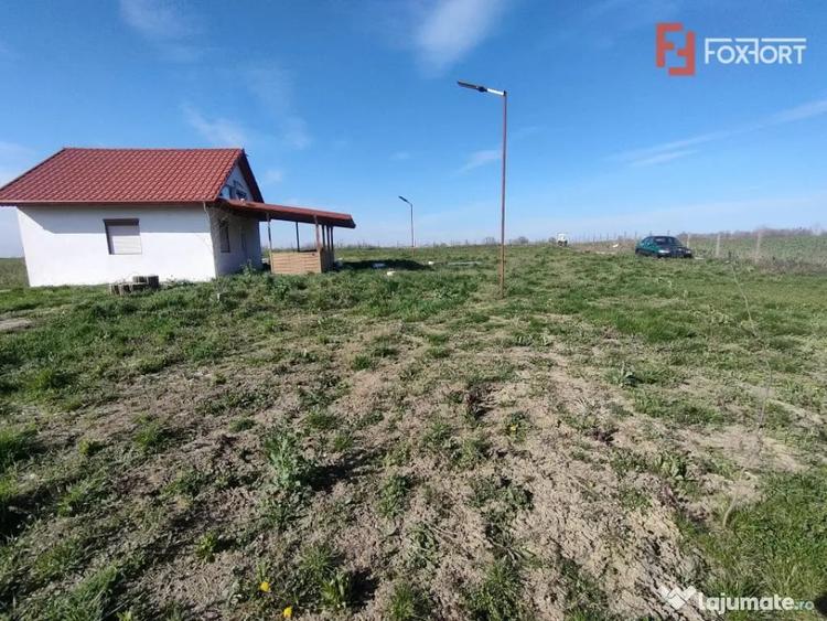 Teren de 2600 mp, în Sânmihaiu Român