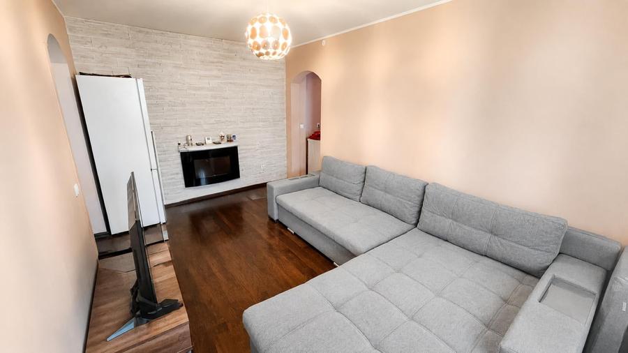 Apartament cu 2 camere decomandat în Micro 20