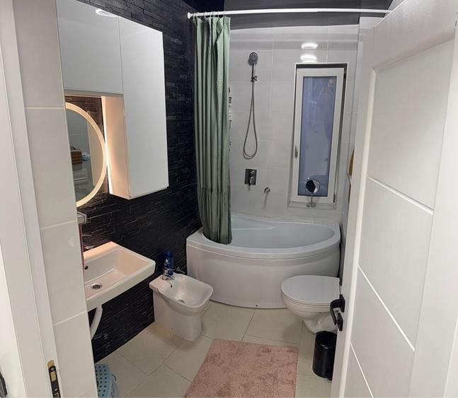 Apartament cu 3 camere în Strugurilor