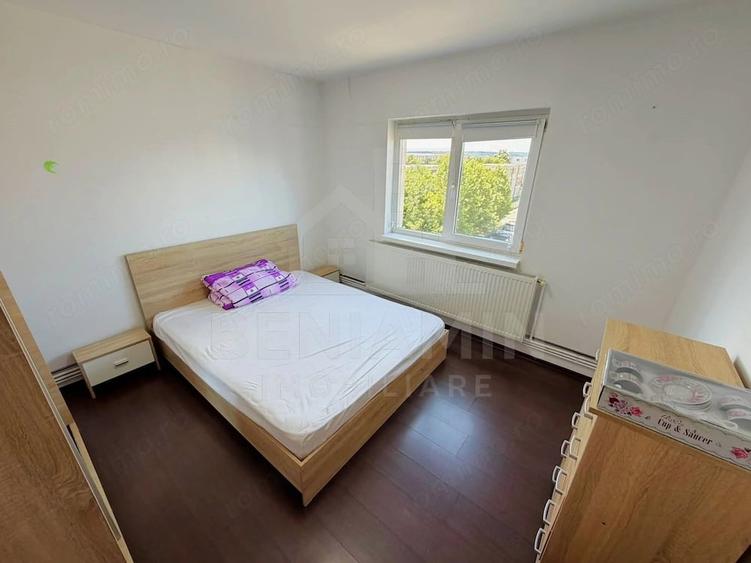 Apartament cu 3 camere decomandat în 1 Mai