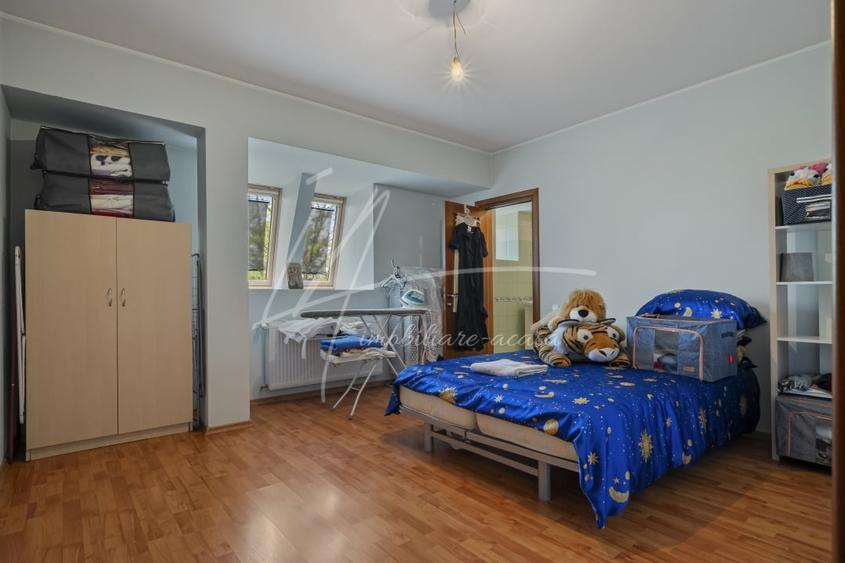 Casă individuală cu 7 camere cu Garaj în Balotești