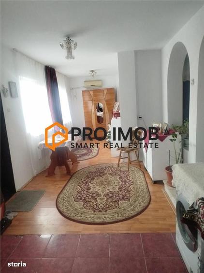Casă cu 4 camere decomandat în Băceni